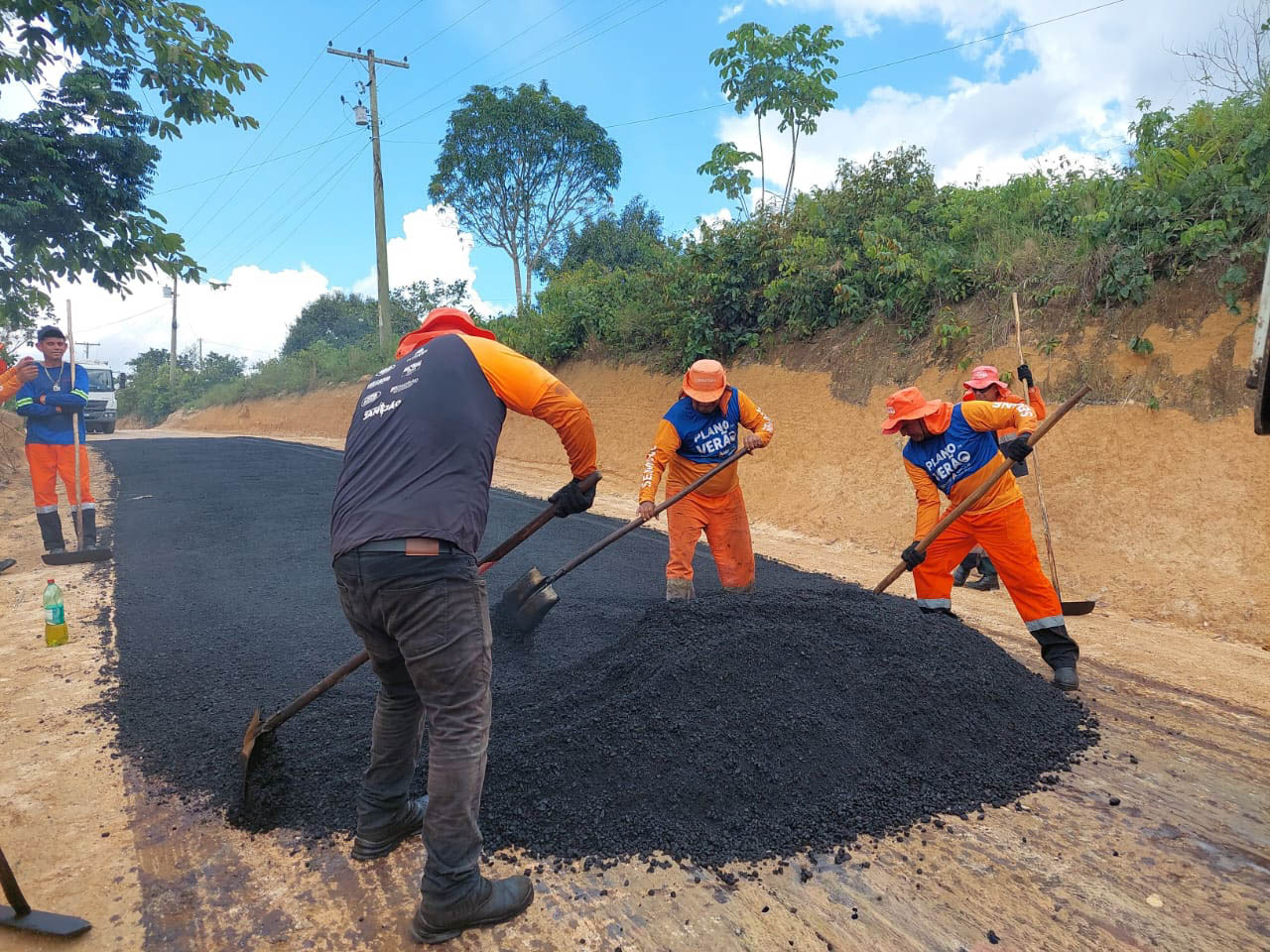 Prefeitura de Manaus realiza pavimentação no ramal da Vitória e transforma mobilidade na zona rural