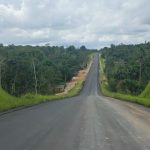 Seinfra avança com obra de pavimentação do ramal das Pedras, em Manaus