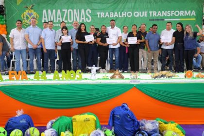 Nos 44 anos de Rio Preto da Eva, governador Wilson Lima entrega 117 títulos definitivos e garante segurança jurídica a famílias do município