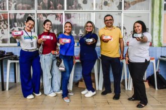 Governo Presente: SES-AM beneficia moradores do bairro Santo Antônio com consultas, exames e entrega de óculos