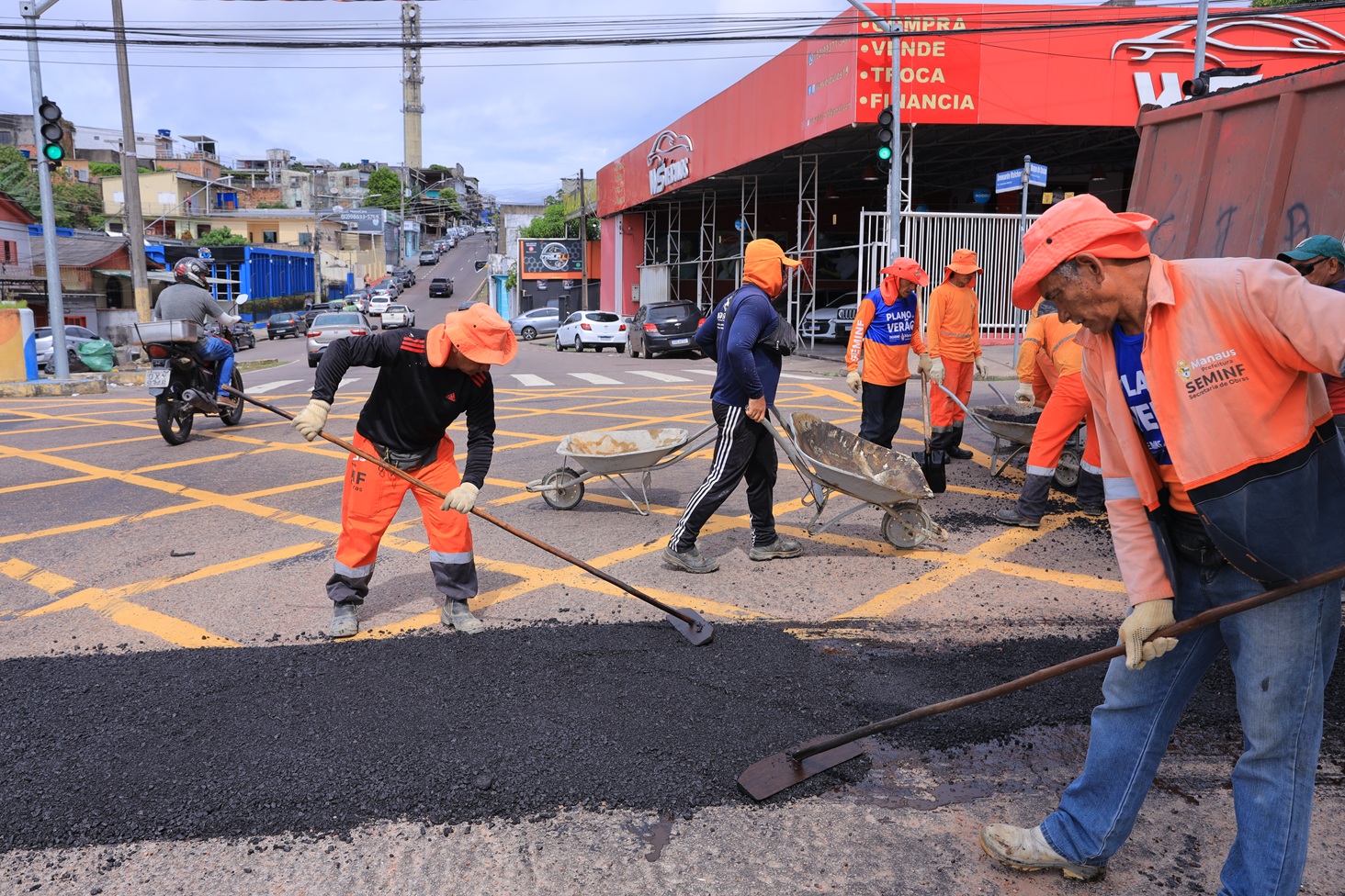 Prefeitura de Manaus reforça recuperação da malha viária na zona Sul com obras na avenida Duque de Caxias