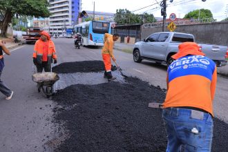 Prefeitura de Manaus recupera asfalto em via de grande fluxo no bairro São Francisco e melhora mobilidade na zona Sul