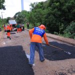 Prefeitura de Manaus intensifica obras na zona Oeste e recupera via importante no bairro Santo Agostinho
