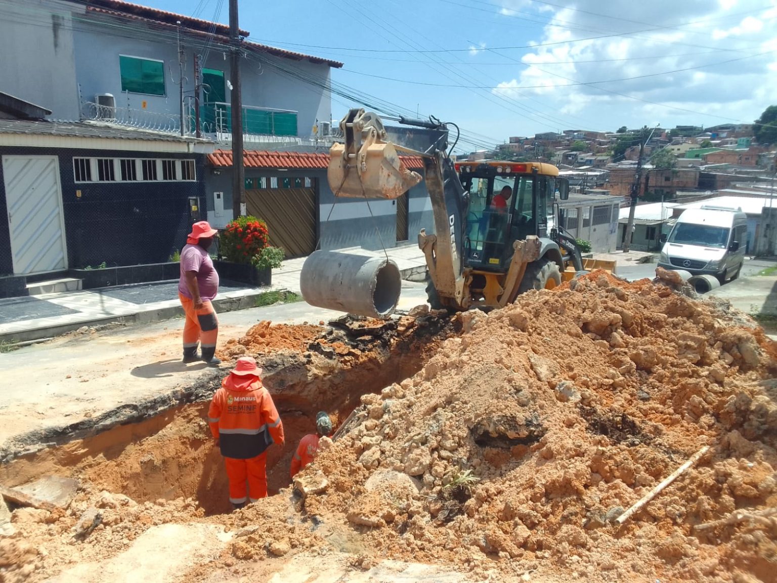 Prefeitura de Manaus intensifica manutenção da drenagem no conjunto São Cristóvão, no Zumbi