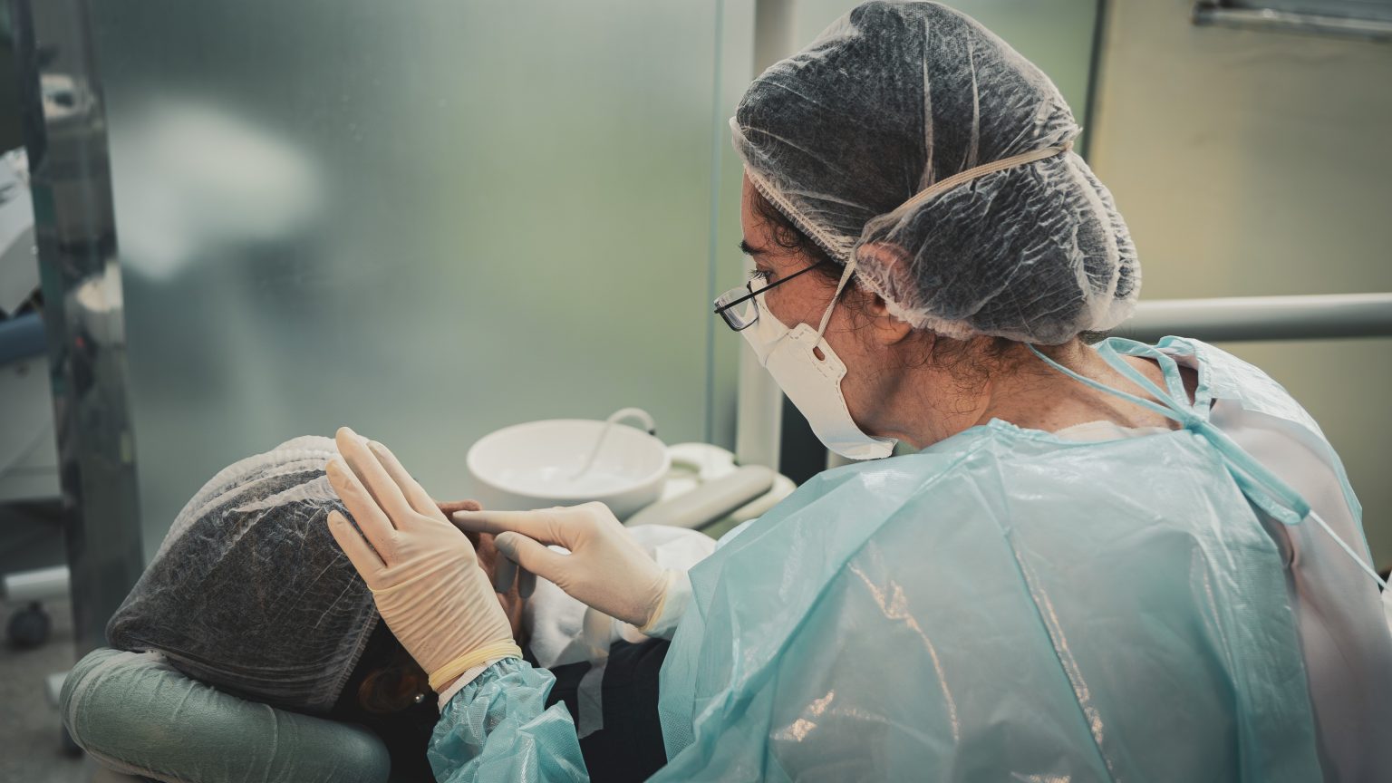 Prefeitura de Manaus oferta próteses para reabilitação de mutilações da boca e face em parceria com UEA