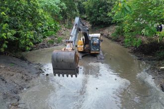 Prefeitura realiza grande ação de dragagem e limpeza em igarapé da Redenção e atende solicitação de moradores