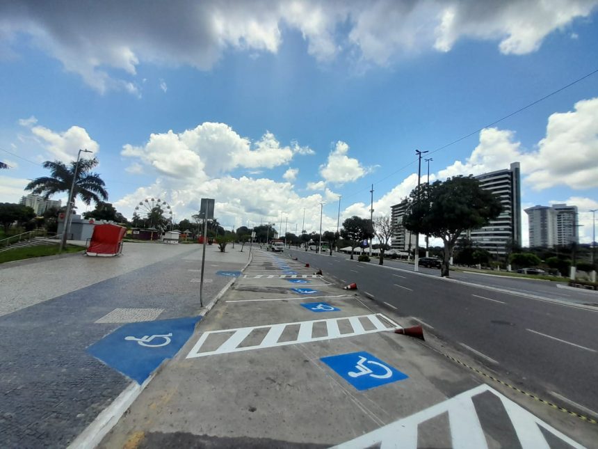 Prefeitura implanta sinalização viária em ruas de Manaus para ampliar segurança e acessibilidade no trânsito