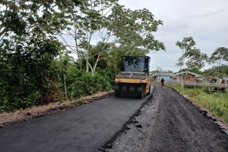 Governo do Estado avança nas obras de recuperação viária em 33 ruas de Barreirinha, por meio do Asfalta Amazonas