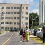 Amazonas Meu Lar: Mais 88 famílias beneficiadas pelo programa estadual recebem as chaves dos apartamentos