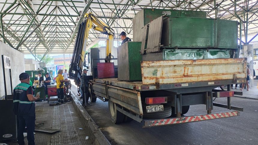 Prefeitura de Manaus realiza operação no T3 e remove bancas irregulares para garantir mais limpeza e organização