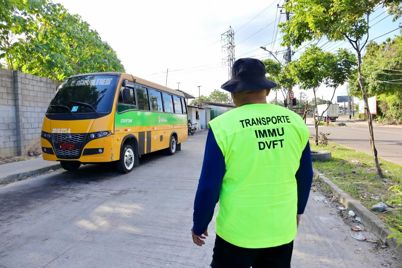 Prefeitura fiscaliza transporte irregular nas zonas Oeste e Sul de Manaus
