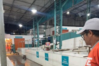 Prefeitura de Manaus realiza lavagem de feiras abastecedoras em preparação para a Semana Santa