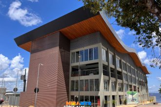 Semana do Quadrinho Nacional de Manaus espera 15 mil visitantes até domingo no mirante Lúcia Almeida