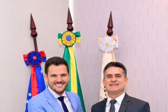 David Almeida cumpre transmissão de cargo para Renato Junior e consolida o ato de transição na Prefeitura de Manaus