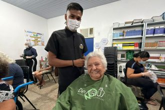 Prefeitura de Manaus promove ação de embelezamento para idosas residentes da Fundação Dr. Thomas em alusão ao Mês das Mulheres