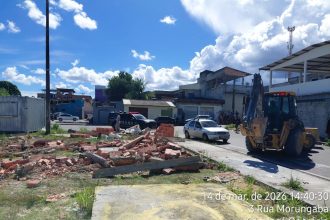 Prefeitura de Manaus faz novas demolições de ocupações irregulares em áreas públicas no Novo Aleixo