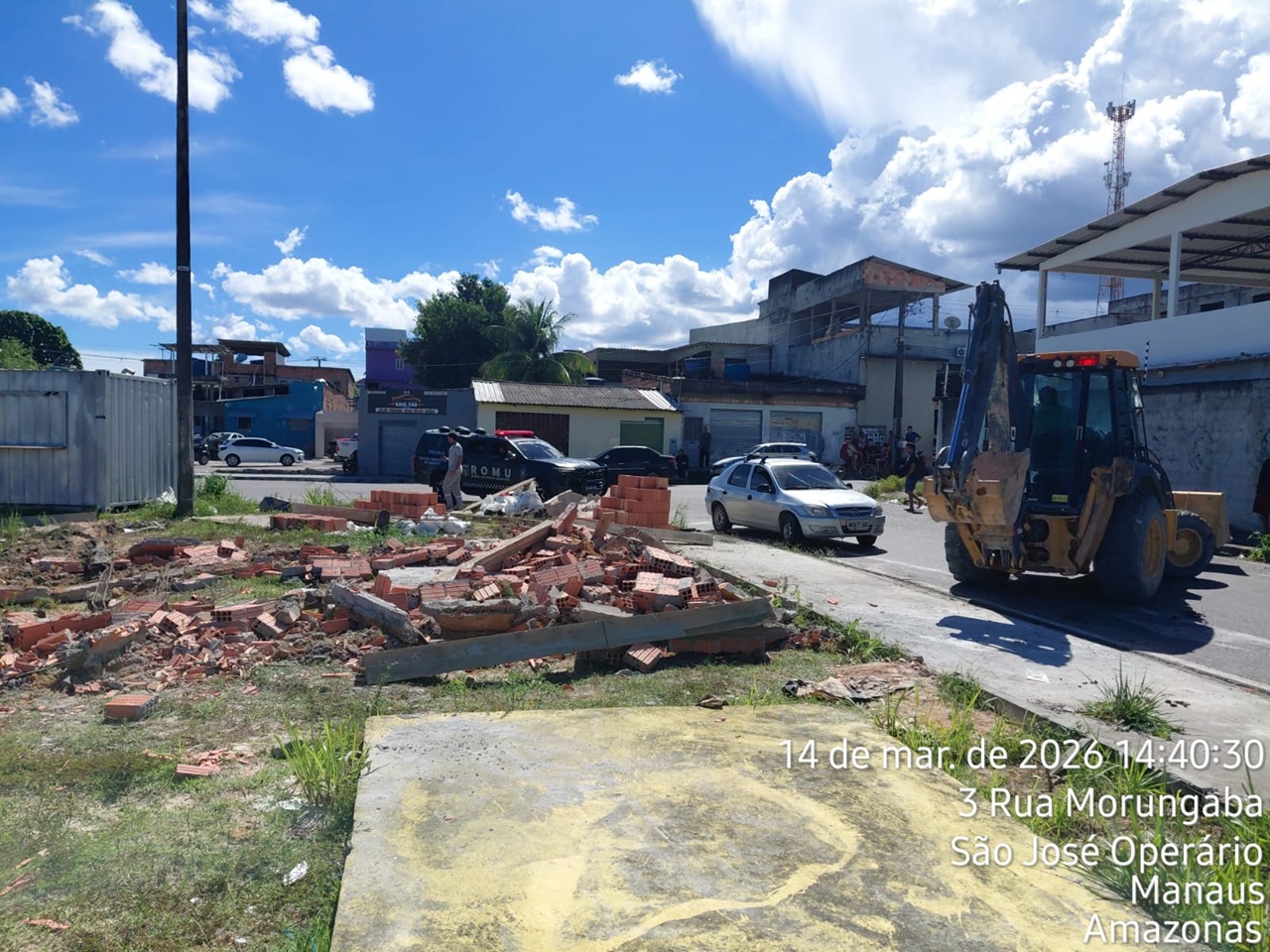 Prefeitura de Manaus faz novas demolições de ocupações irregulares em áreas públicas no Novo Aleixo