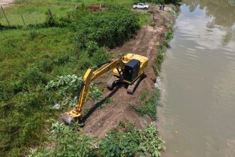 Prefeitura de Manaus intensifica serviços de desassoreamento na zona Norte 