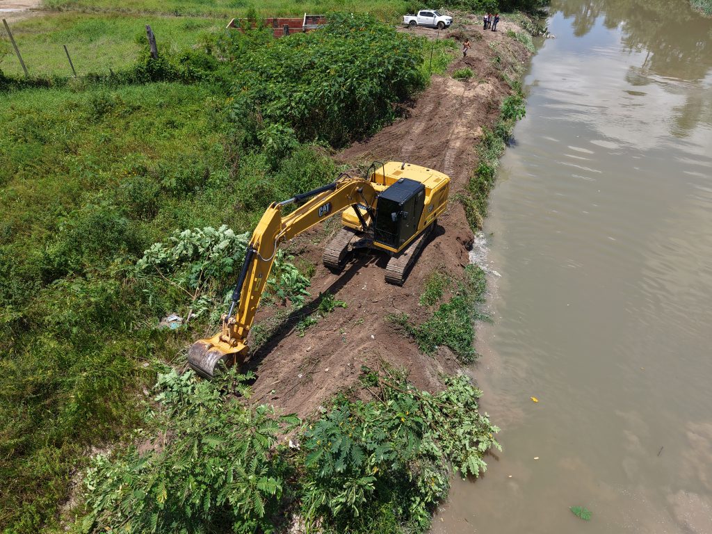 Prefeitura de Manaus intensifica serviços de desassoreamento na zona Norte 