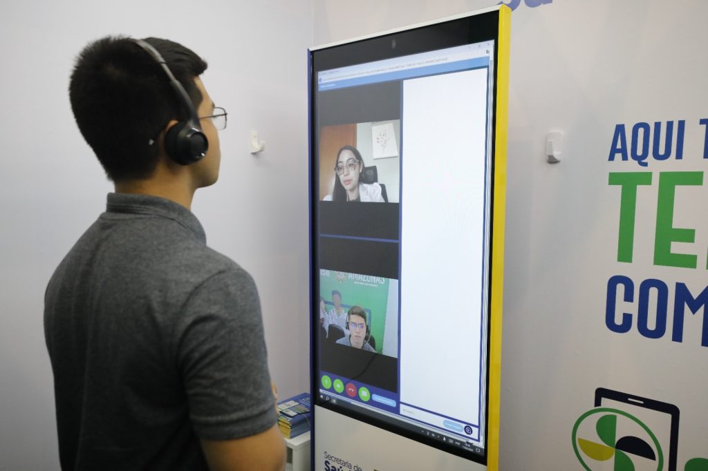 Governo do Amazonas implanta cabines de Telessaúde para consulta médica com clínico geral em shoppings da capital