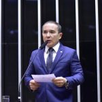 Projeto estende salário-maternidade a avós e irmãos em caso de morte da mãe