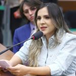 Comissão aprova aumento de pena para quem retém cartão de pessoa com deficiência