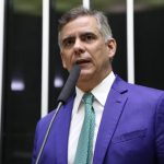 Câmara aprova e envia ao Senado projeto que estabelece piso salarial de R$ 3 mil para garis