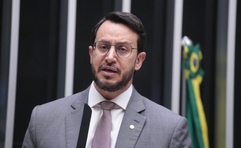 Comissão aprova isenção de impostos para catadores de vidros e plásticos