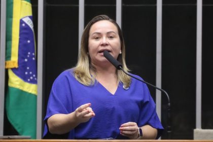 Comissão aprova criação de adicional de 30% para profissionais de saúde em áreas de risco e conflito