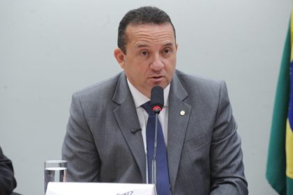 Comissão aprova acesso preferencial de jovens vítimas de violência ao mercado de trabalho