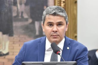 Comissão aprova projeto que fixa prazo máximo de 30 dias para pagamento do salário-maternidade