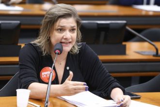 Comissão aprova isenção de taxa em concursos para beneficiários do Fies e do Prouni