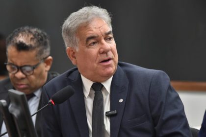 Comissão aprova projeto que faz distinção entre câmbio manual e automático na CNH