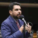 Câmara aprova urgência para projeto que destina milhas de viagens oficiais a atletas e estudantes