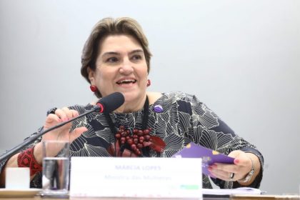 Ministra das Mulheres será ouvida na comissão mista de combate à violência; participe