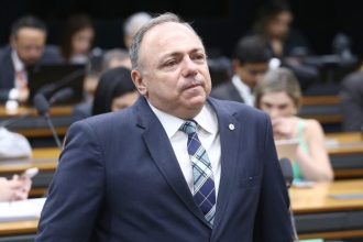 Comissão aprova criação de escolas cívico-militares profissionalizantes