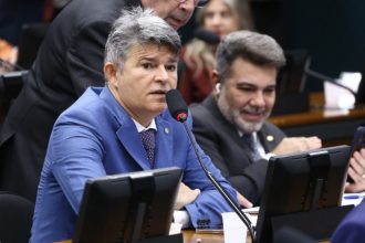 Comissão aprova projeto que prevê a erradicação no país da leucena, planta exótica invasora