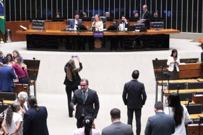 Câmara aprova projeto que obriga unidade de saúde a informar sobre importância da amamentação