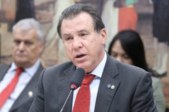 Governo apoia redução da jornada para 40 horas semanais com dois dias de folga, diz ministro