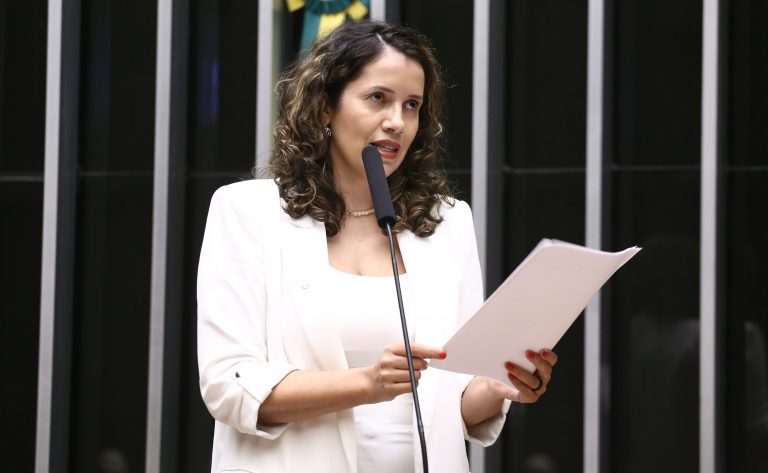 Câmara aprova projeto que cria o Dia Nacional das Mulheres na Construção Civil