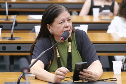 Comissão aprova projeto que amplia pausas para amamentação no trabalho