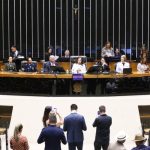 Câmara homenageia mulheres nas Forças Armadas e debate ampliação da participação feminina