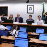 Debatedores cobram combate ao capacitismo e ‘adaptação real’ para pessoas com síndrome de Down