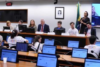 Debatedores cobram combate ao capacitismo e ‘adaptação real’ para pessoas com síndrome de Down