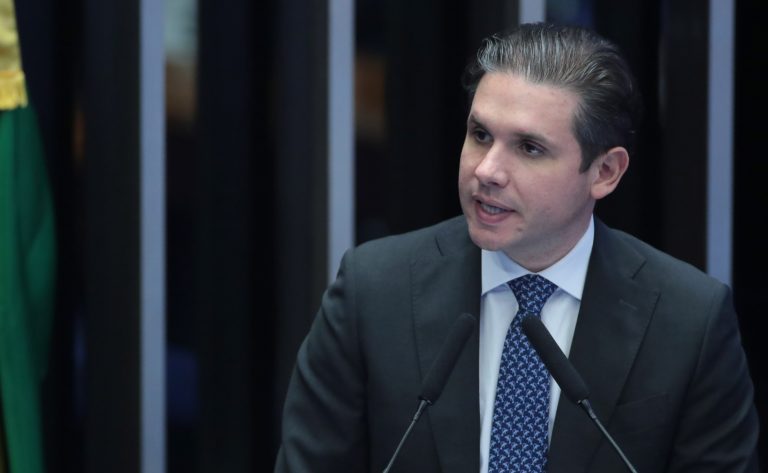 Motta quer votar fim da escala de trabalho 6×1 em maio no Plenário