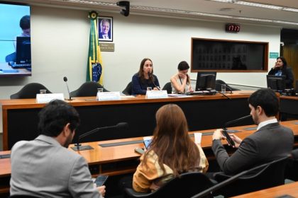 Debatedores divergem sobre modelo de exame de proficiência médica
