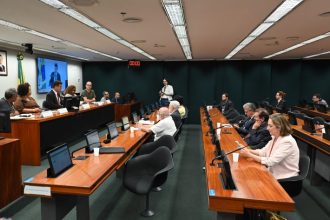 Debatedores apontam moradia como base de outros direitos e alertam para avanço das favelas