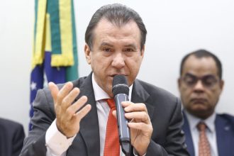 Redução de jornada e regras para aplicativos devem ser prioridades neste ano, diz ministro do Trabalho