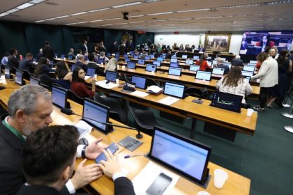 Comissão aprova seis projetos que criam datas comemorativas