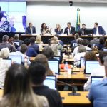 Deputados da oposição e da base do governo defendem manutenção de autoescolas